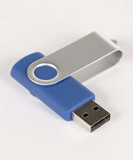 32-G FLASH DRIVE WITH LOADED PRAYERS FOR CLEARANCE & DELIVERANCE image 0